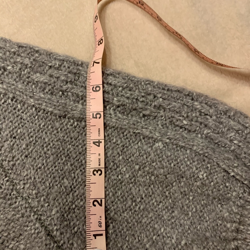 Form Flattering Short Sleeved Sweater - Picture 13 of 15